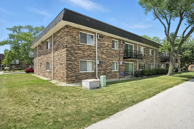 $120,000 | 18205 Hart Drive, Unit 2B, Homewood, IL 60430