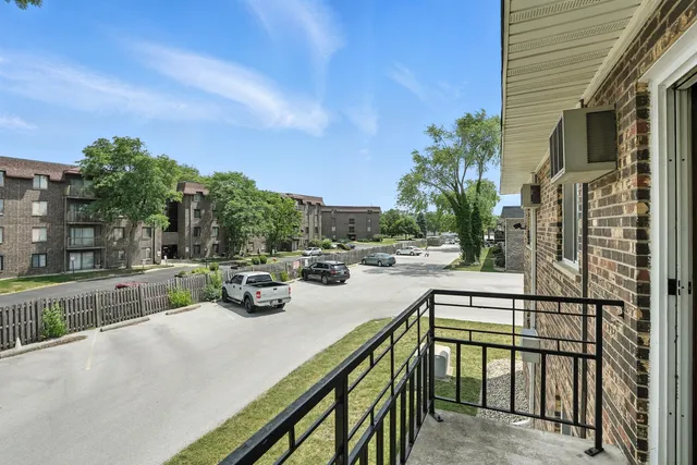 $120,000 | 18205 Hart Drive, Unit 2B, Homewood, IL 60430