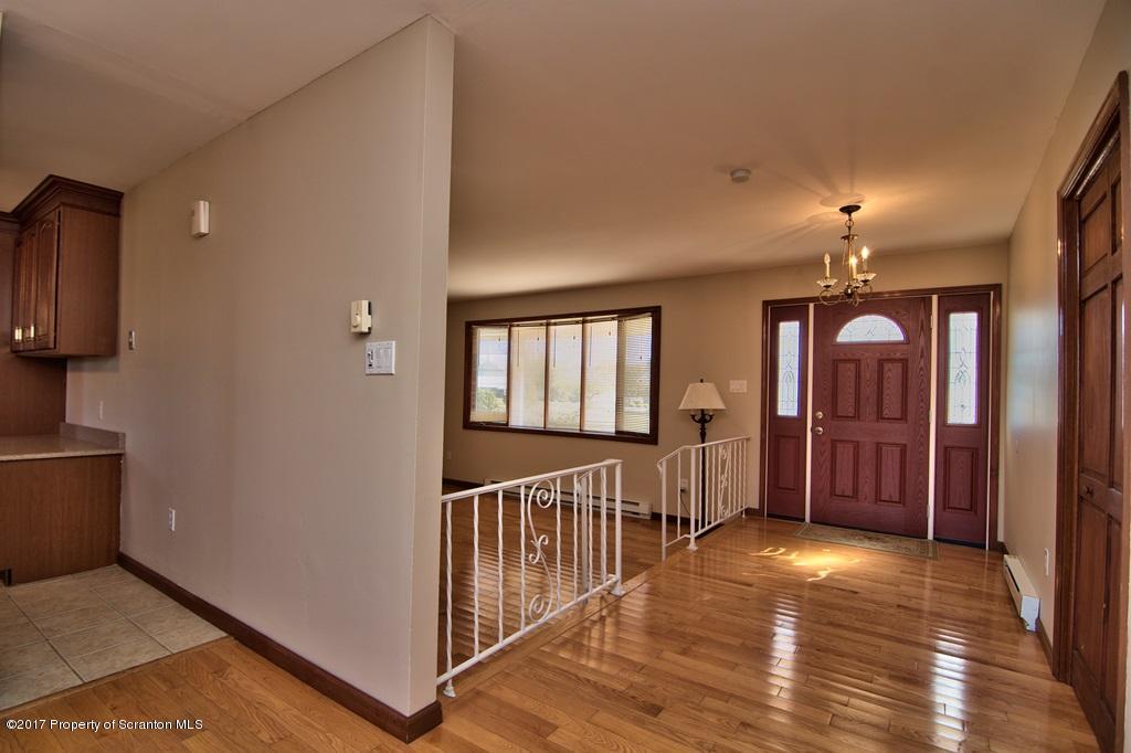 43 Hildebrandt Road Dallas, PA 18612 - Photo 3 of 54