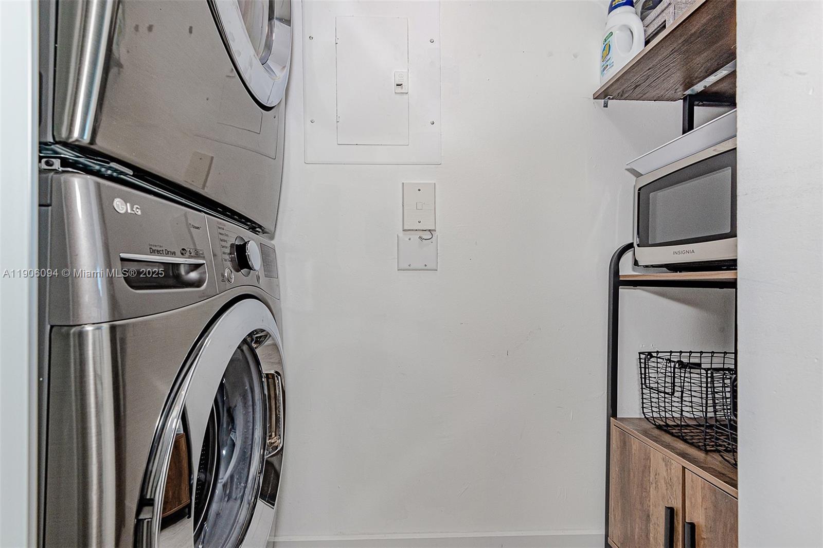 90 Alton Road, Unit 2506 Miami Beach, FL 33139 - Photo 14 of 22 a utility room with dryer and washer