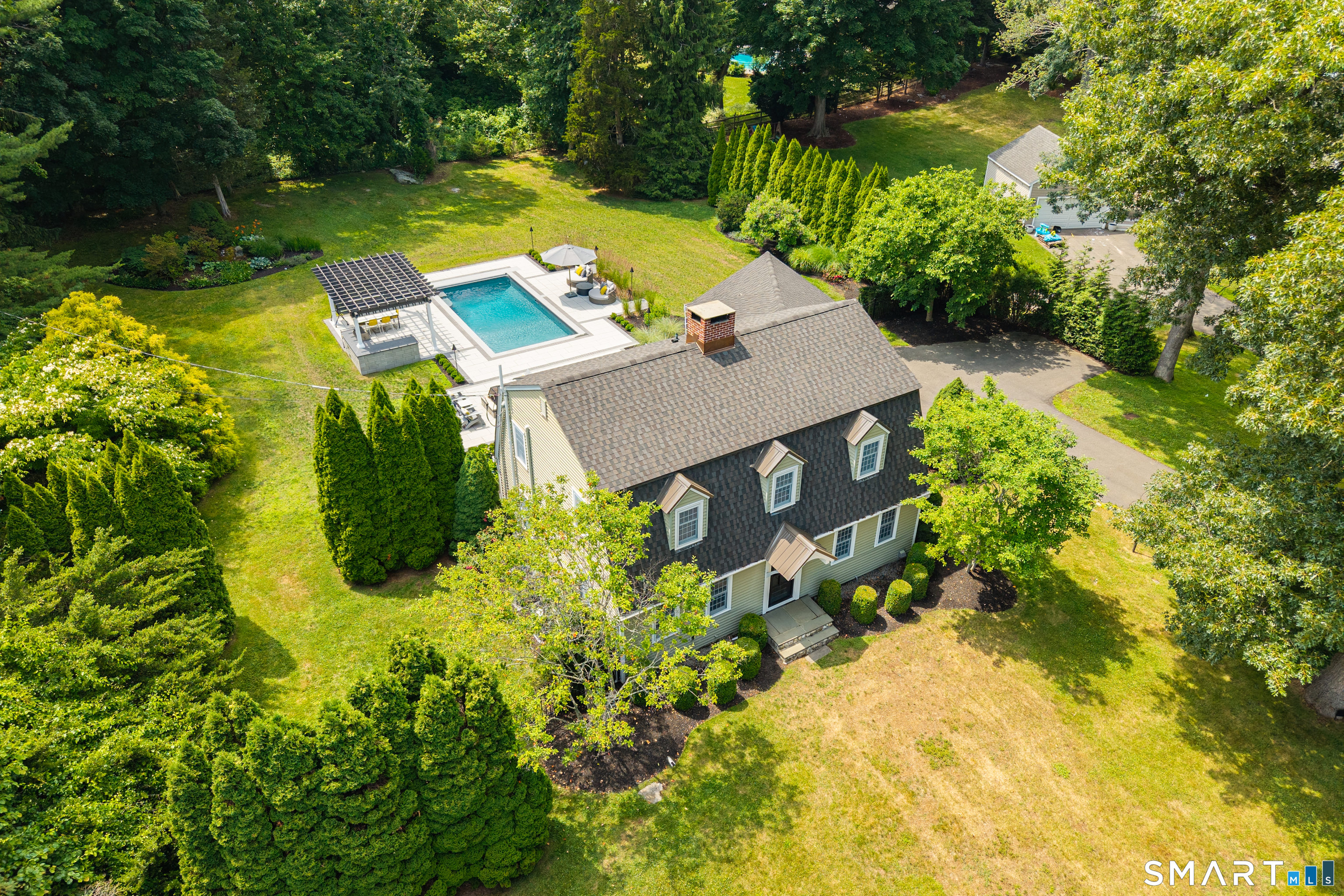 33 River Edge Farms Road Madison, CT 06443 - Photo 1 of 40 An exceptional home where award-winning design, timeless craftsmanship, and luxury living come together.