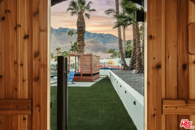 $1,695,000 | 1170 East El Conquistador, Palm Springs, CA 92262
