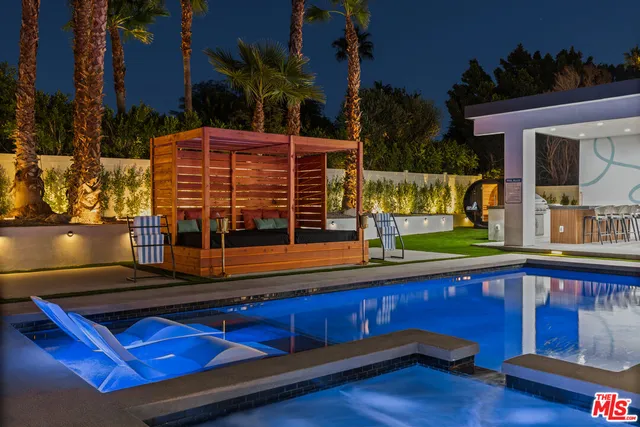 $1,695,000 | 1170 East El Conquistador, Palm Springs, CA 92262