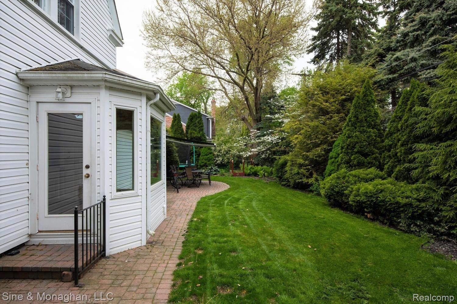 36 Colonial Road Grosse Pointe, MI 48236 - Photo 43 of 60 36 Colonial Rd BACK BAY AND YARD.jpg