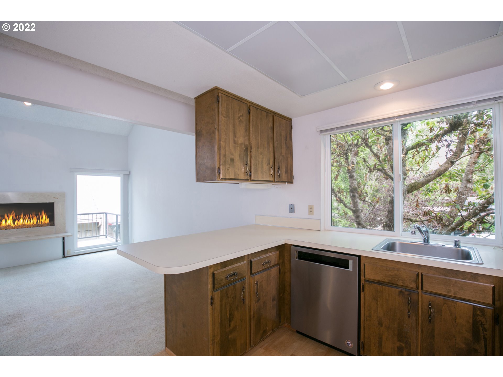 4582 Southwest Comus Place, Unit 7D Portland, OR 97219 - Photo 11 of 31 Gallery Image 11