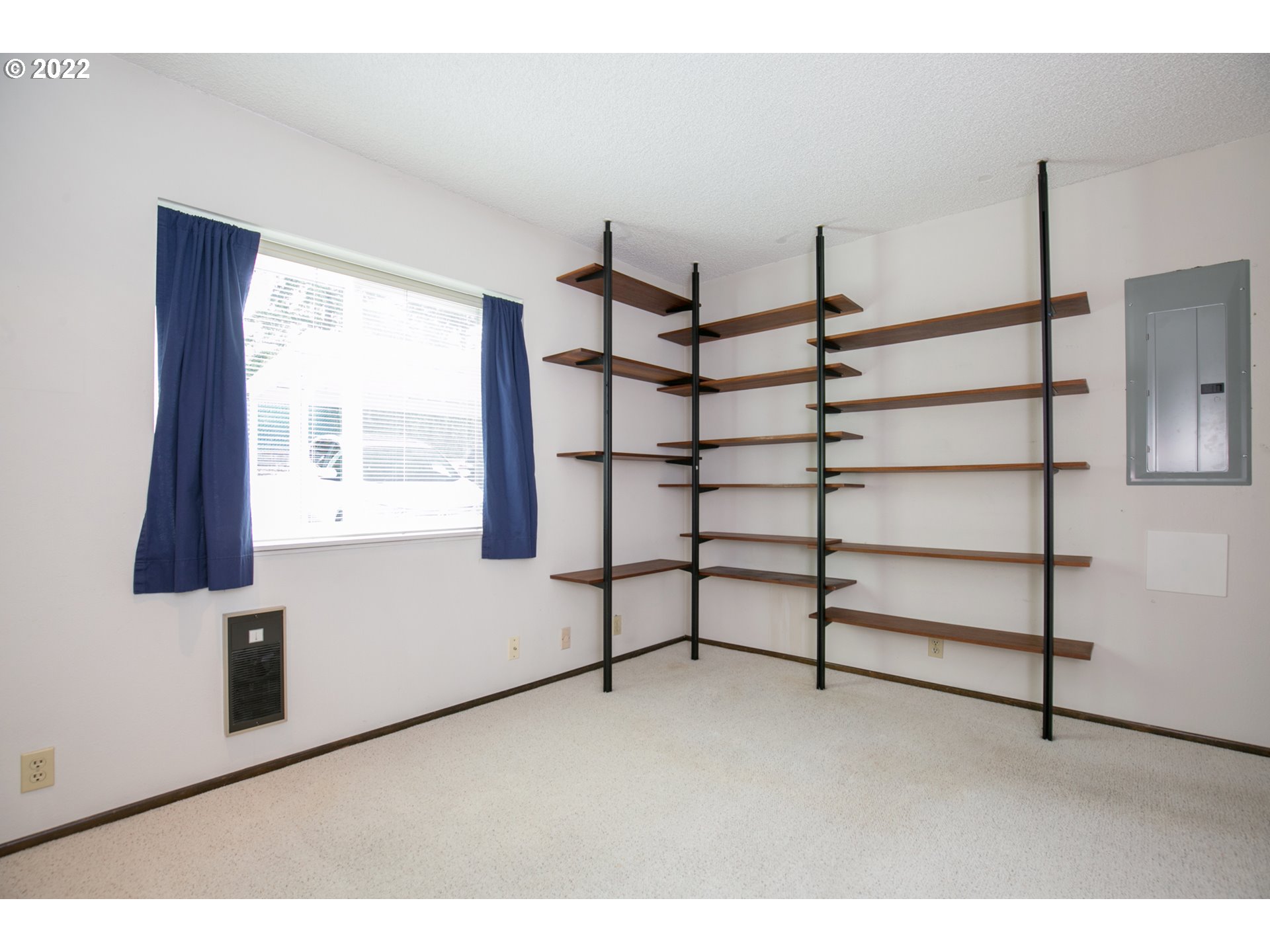 4582 Southwest Comus Place, Unit 7D Portland, OR 97219 - Photo 16 of 31 Gallery Image 16