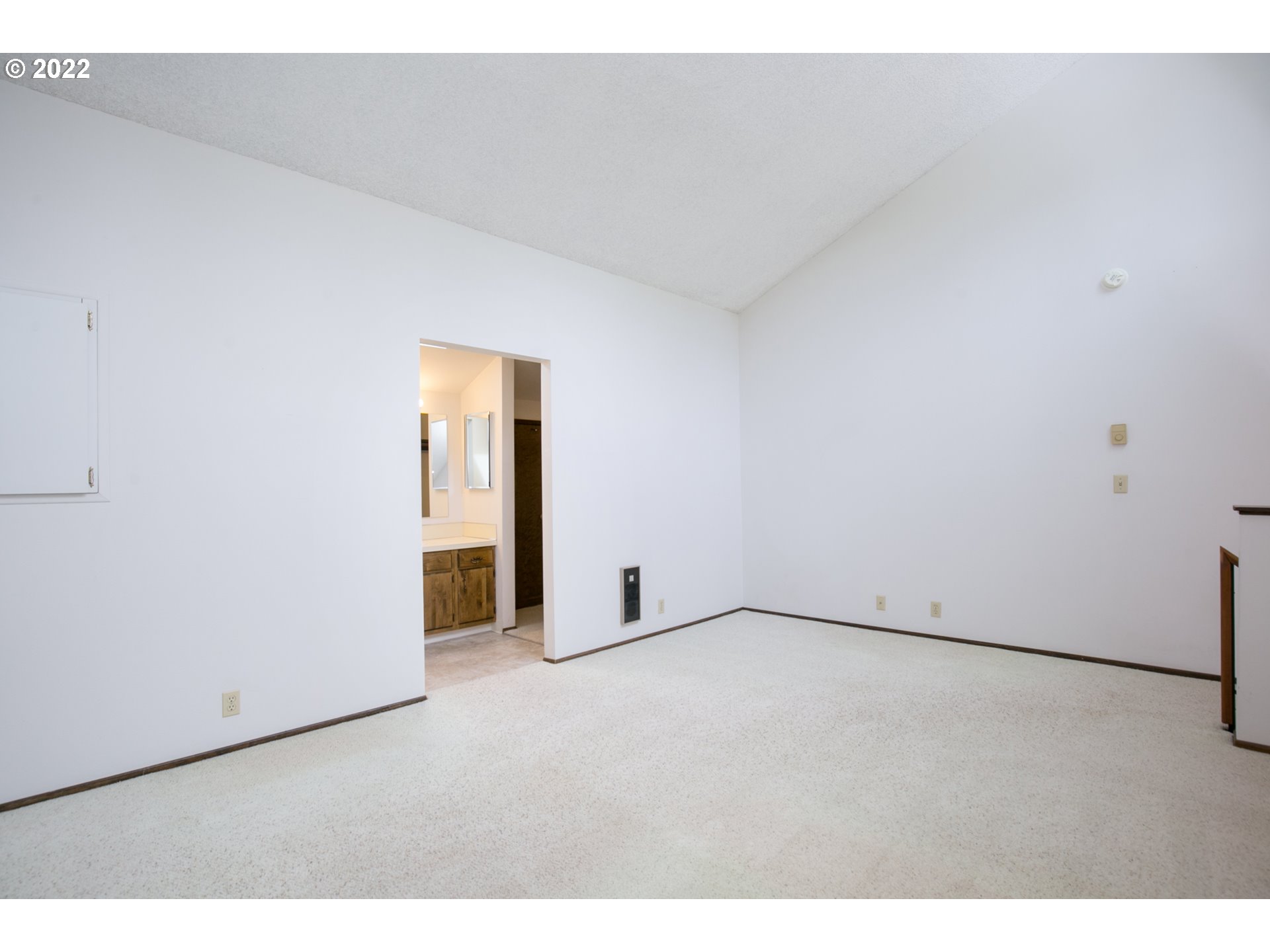 4582 Southwest Comus Place, Unit 7D Portland, OR 97219 - Photo 18 of 31 Gallery Image 18