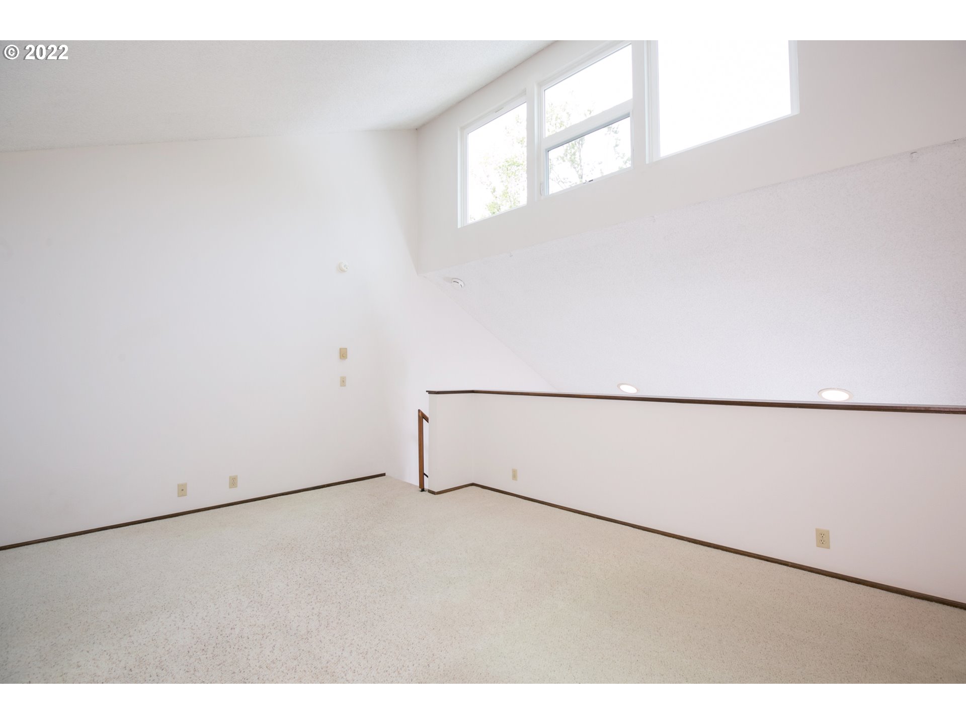 4582 Southwest Comus Place, Unit 7D Portland, OR 97219 - Photo 19 of 31 Gallery Image 19