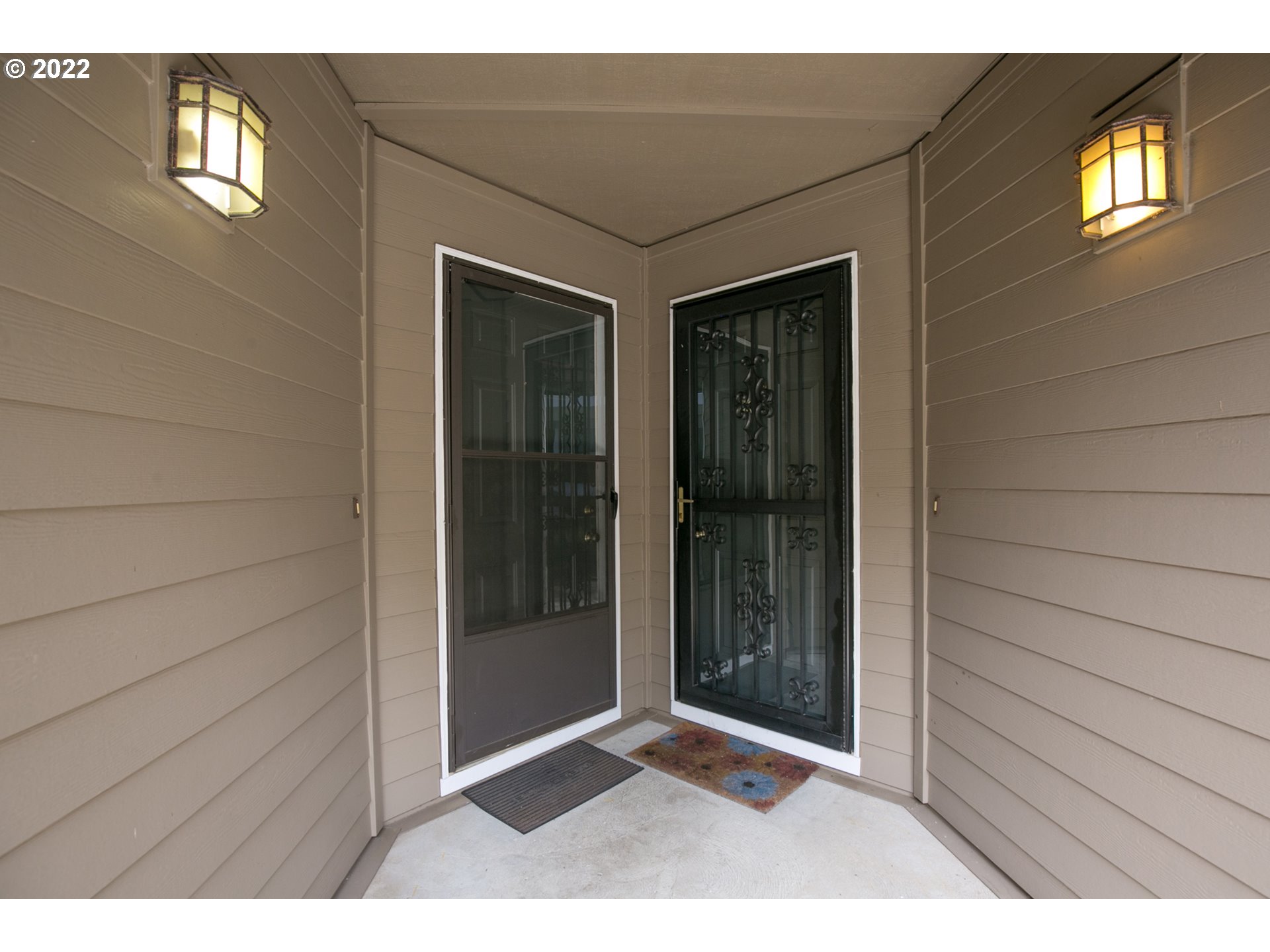 4582 Southwest Comus Place, Unit 7D Portland, OR 97219 - Photo 3 of 31 Gallery Image 3