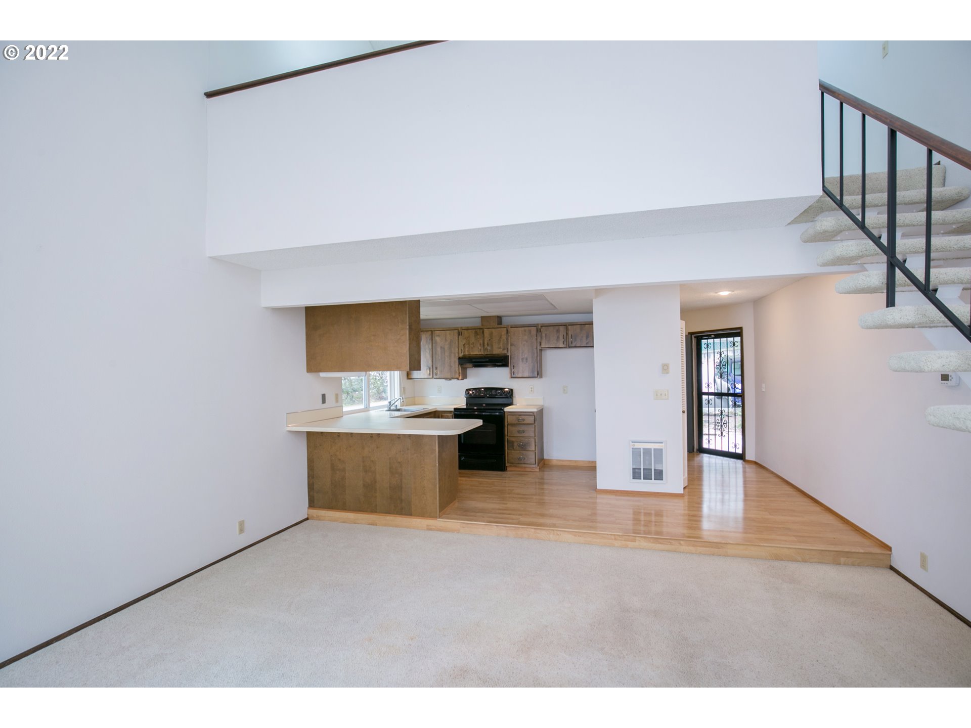 4582 Southwest Comus Place, Unit 7D Portland, OR 97219 - Photo 5 of 31 Gallery Image 5