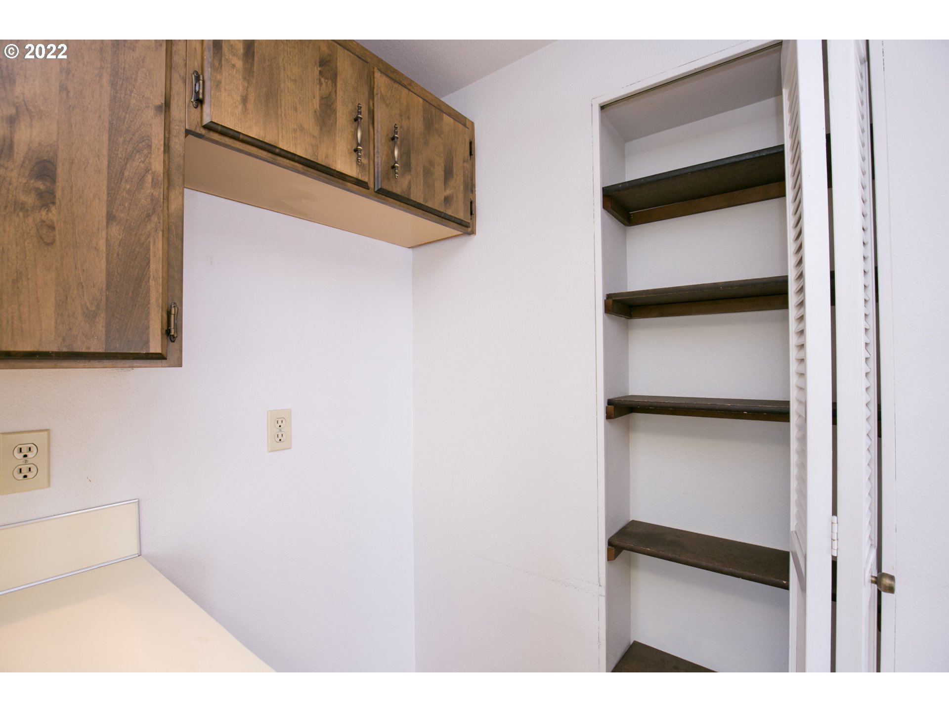 4582 Southwest Comus Place, Unit 7D Portland, OR 97219 - Photo 10 of 31 Gallery Image 10