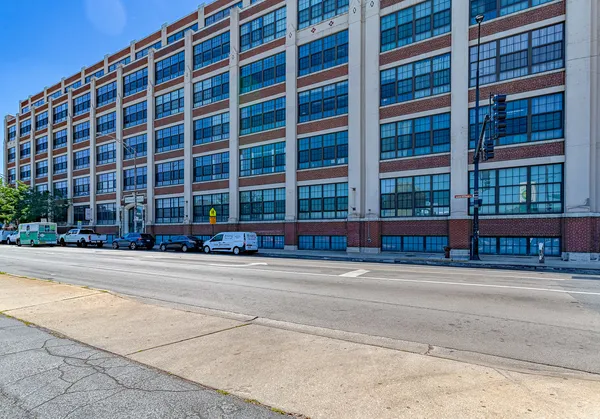 $314,900 | 3963 West Belmont Avenue, Unit 217, Chicago, IL 60618