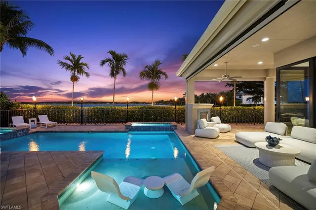 a view of a swimming pool with seating space