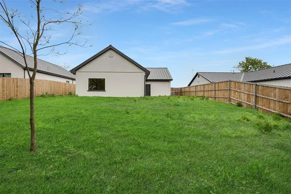 a view of front of house with a yard