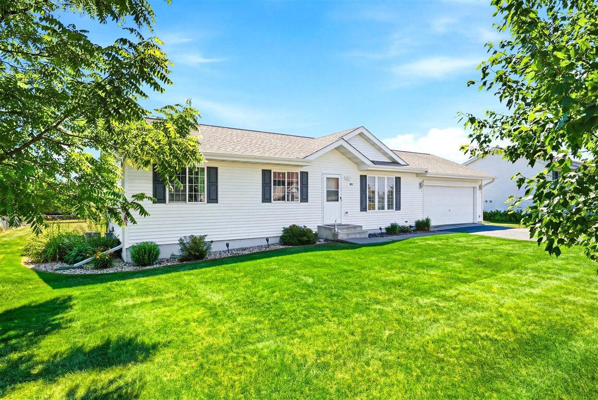 418 Marc Street Star Prairie, WI 54026 - Photo 3 of 38 Gallery Image 3