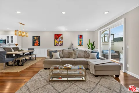 $1,875,000 | 928 11th Street, Unit 2, Santa Monica, CA 90403