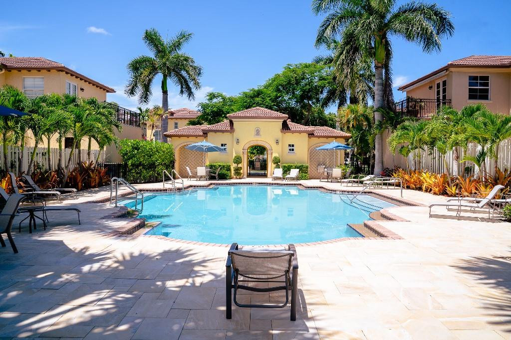 16 Via Floresta Drive Boca Raton, FL 33487 - Photo 2 of 25 Photo 2