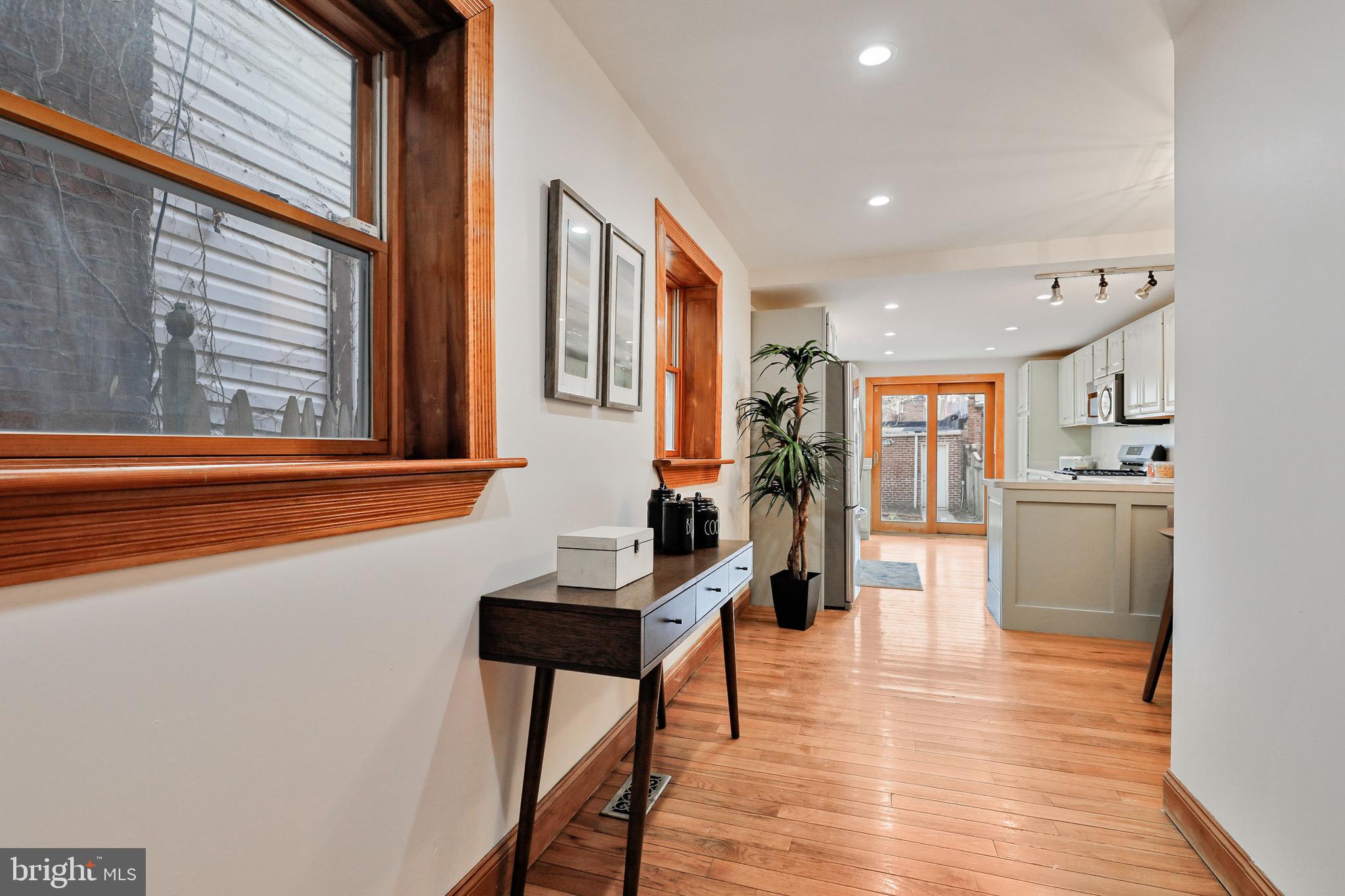809 Hollins Street Baltimore, MD 21201 - Photo 14 of 59 Hallway with half bath