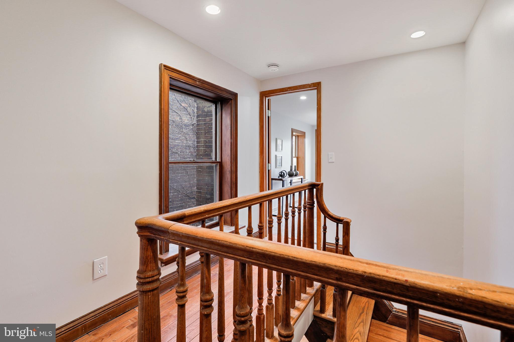 809 Hollins Street Baltimore, MD 21201 - Photo 28 of 59 Original oak detailing through the home