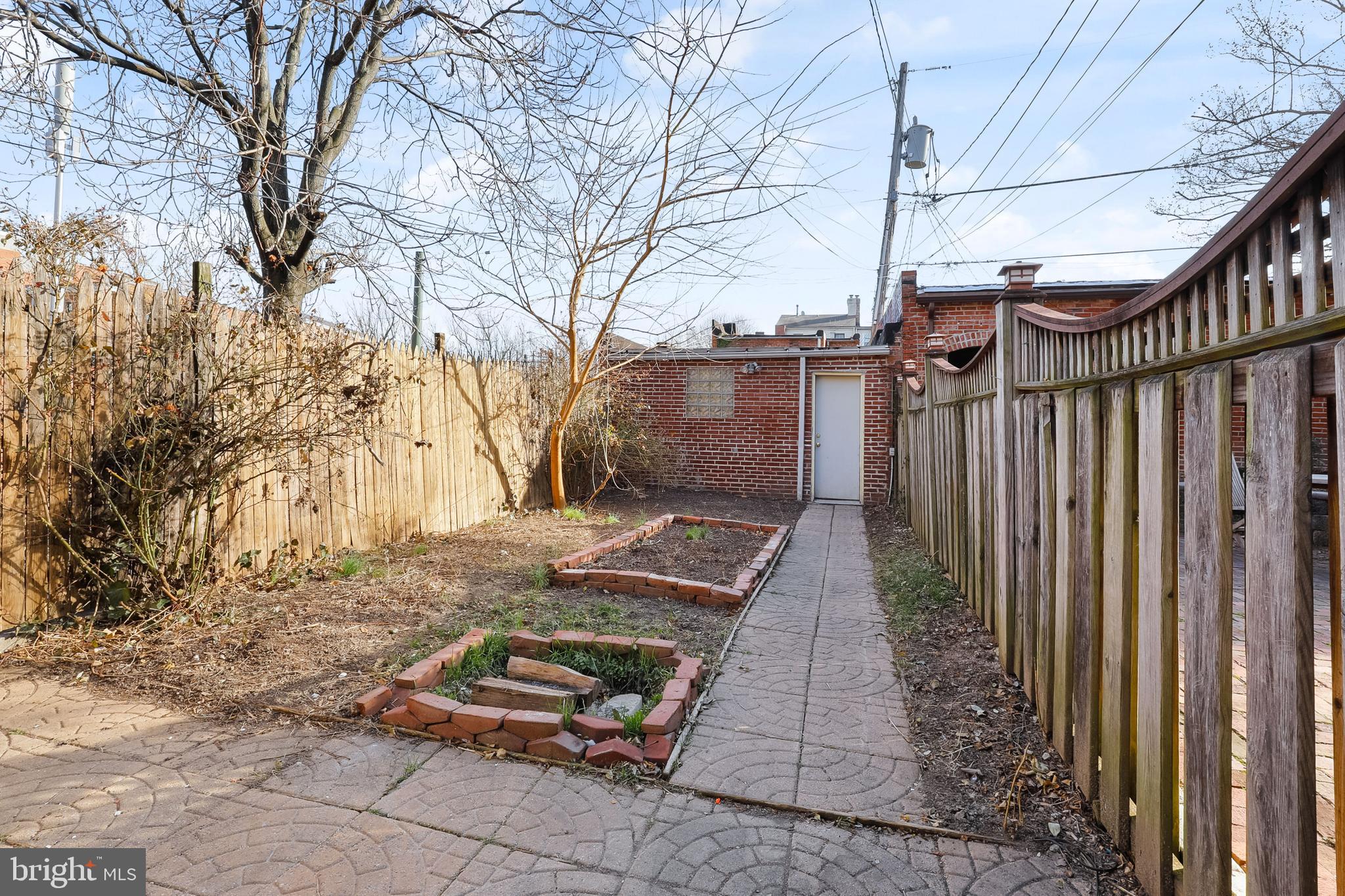 809 Hollins Street Baltimore, MD 21201 - Photo 43 of 59 Partial sun with garden beds