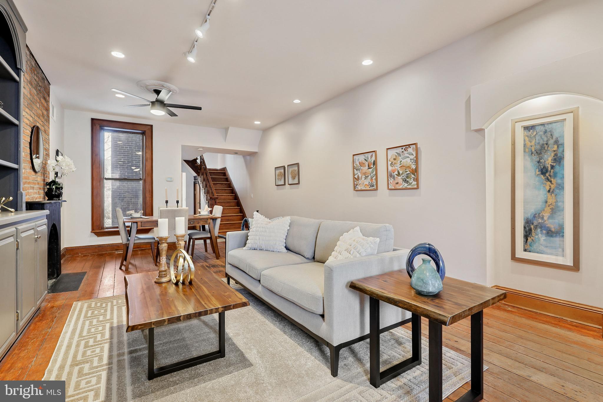 809 Hollins Street Baltimore, MD 21201 - Photo 6 of 59 Spacious living room
