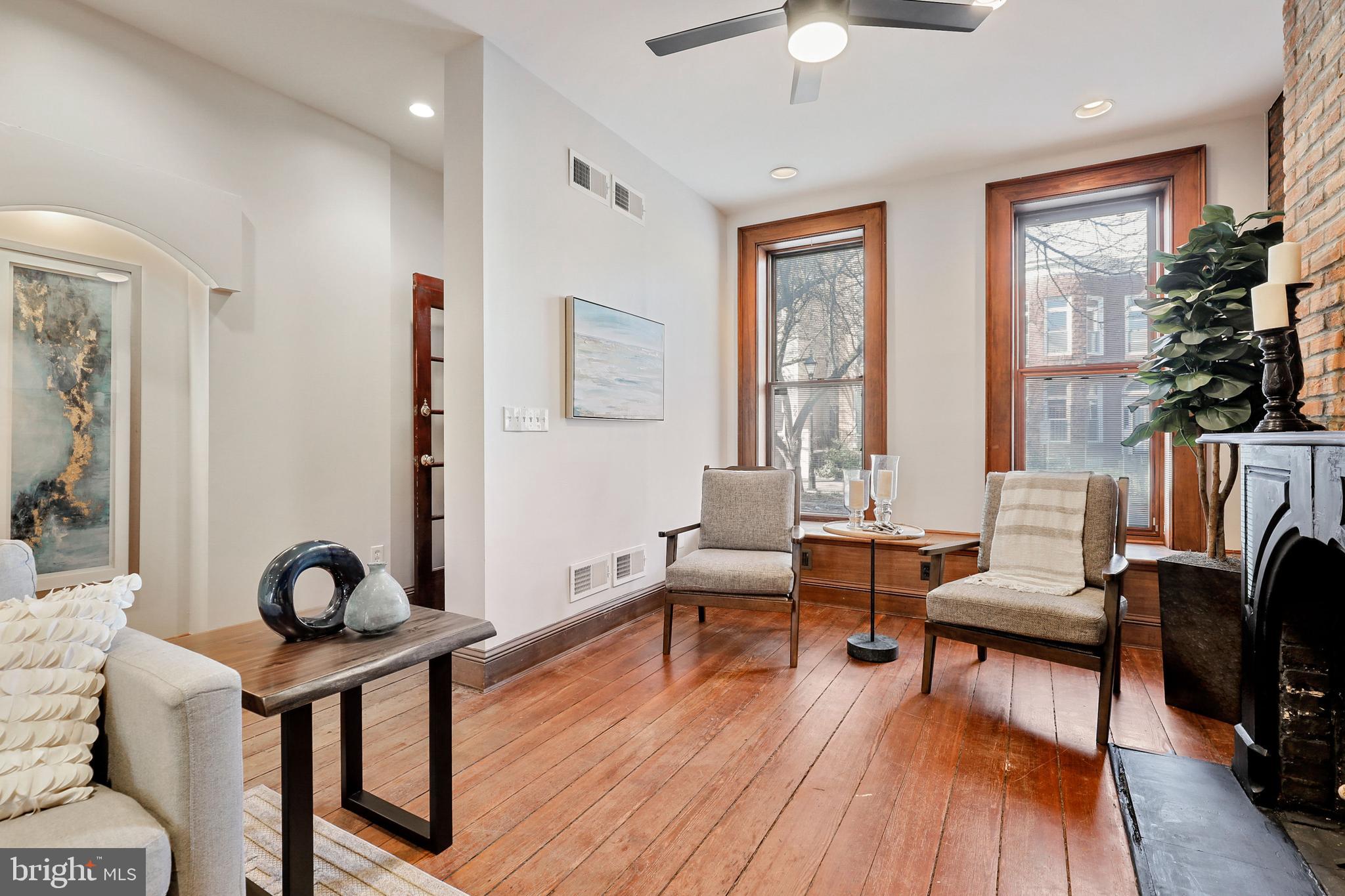 809 Hollins Street Baltimore, MD 21201 - Photo 8 of 59 Extra cozy seating area