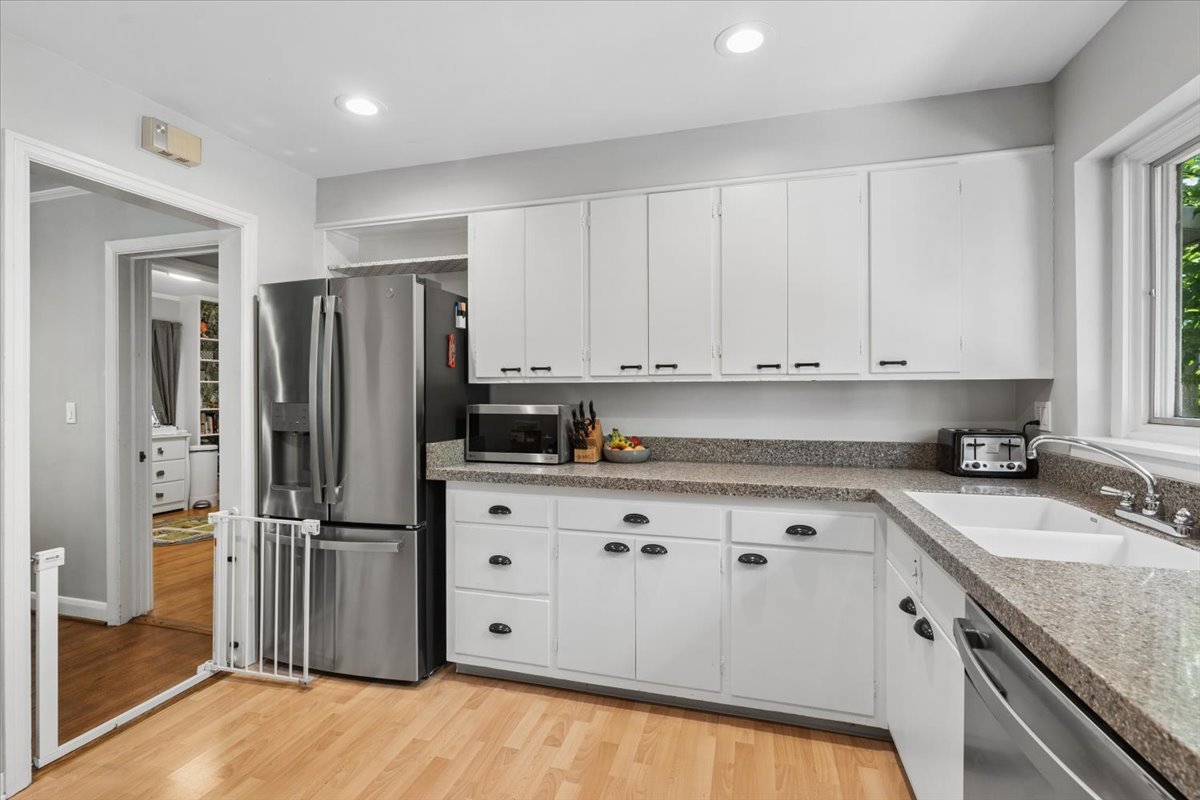 2422 Ridgeway Avenue Evanston, IL 60201 - Photo 11 of 26