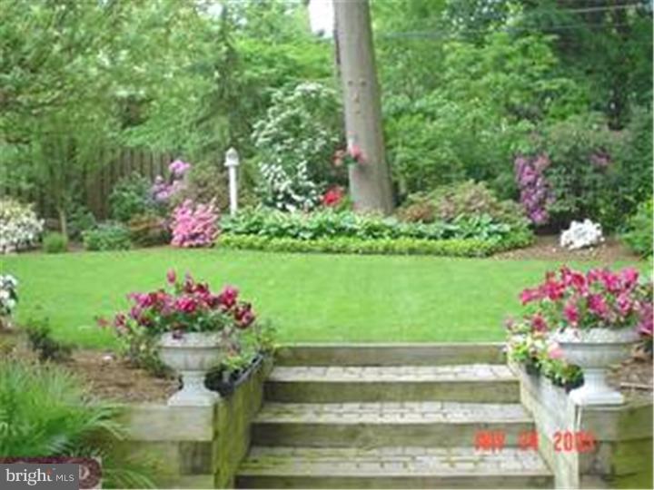 177 Deer Run Road Willow Grove, PA 19090 - Photo 3 of 6 Gallery Image 3