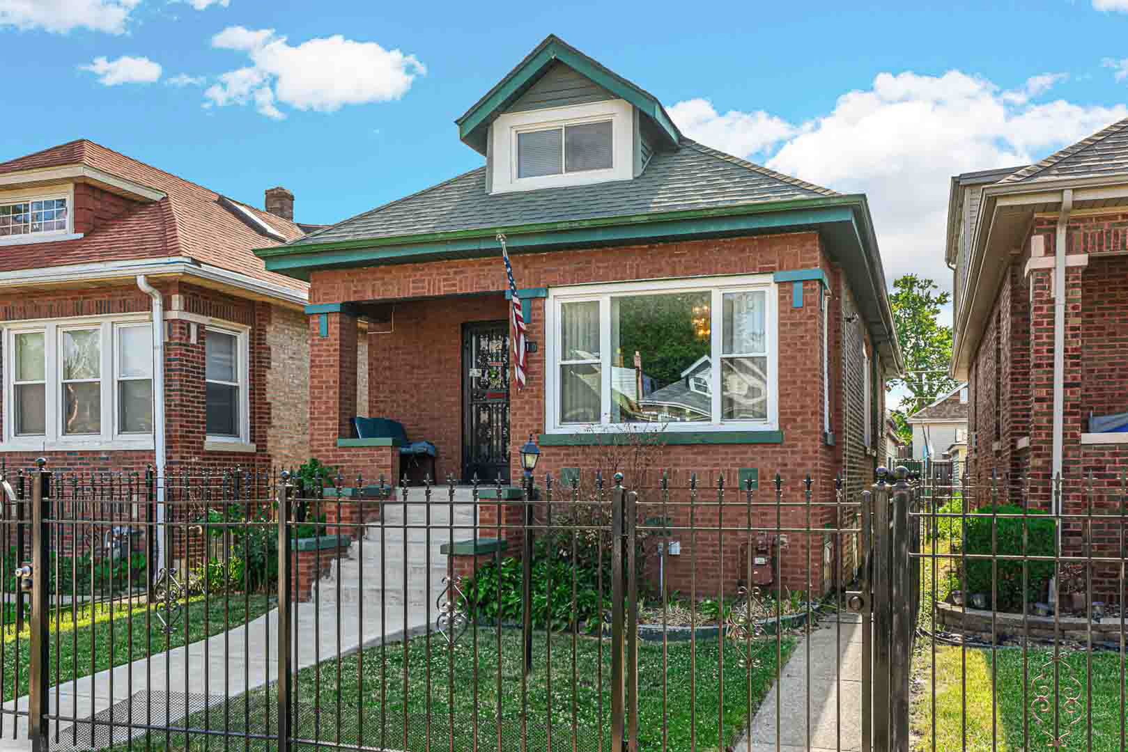 7510 South Carpenter Street Chicago, IL 60620 - Photo 2 of 23 front view of house with a yard