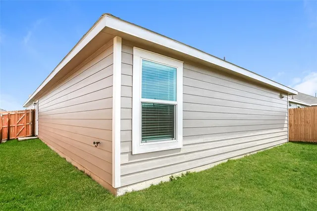 $1,645 | 3152 Crestone Drive, Crandall, TX 75114