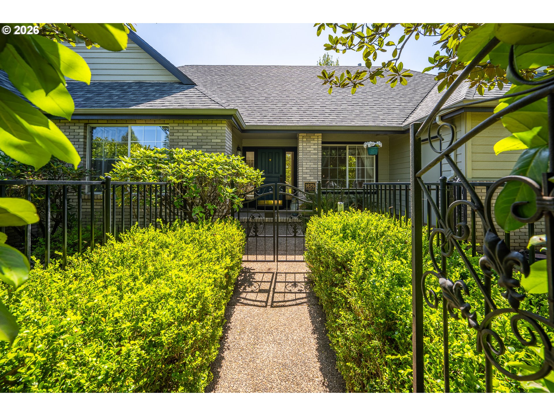 1625 Victorian Way Eugene, OR 97401 - Photo 1 of 32