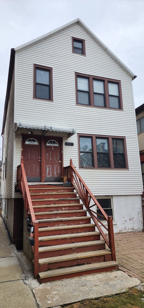 2802 South Lowe Avenue, Unit G Chicago, IL 60616 - Photo 2 of 11 a view of a staircase
