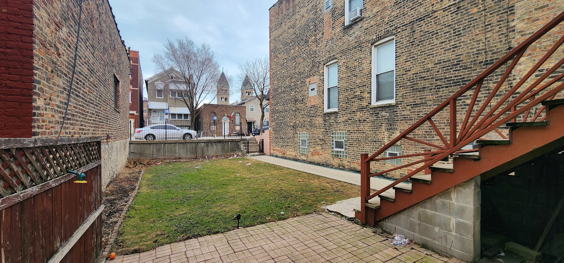 2802 South Lowe Avenue, Unit G Chicago, IL 60616 - Photo 4 of 11 a view of yard from deck