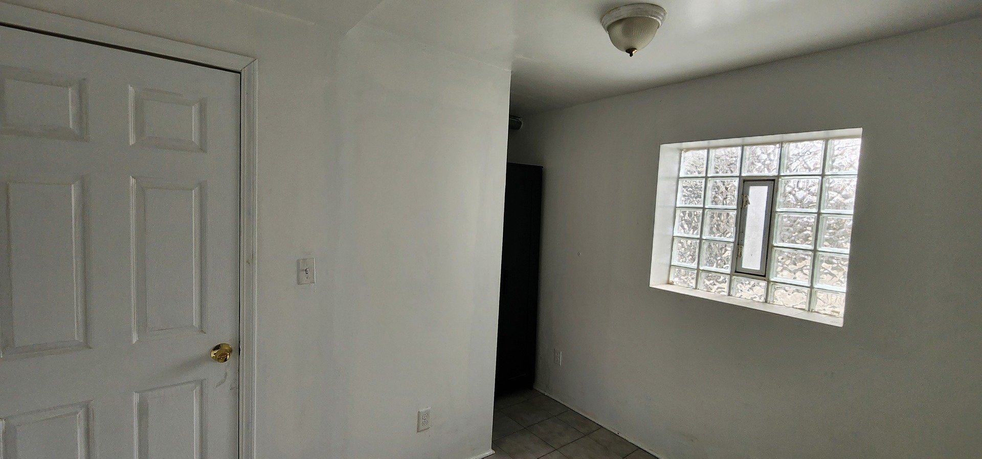 2802 South Lowe Avenue, Unit G Chicago, IL 60616 - Photo 10 of 11 an empty room with windows