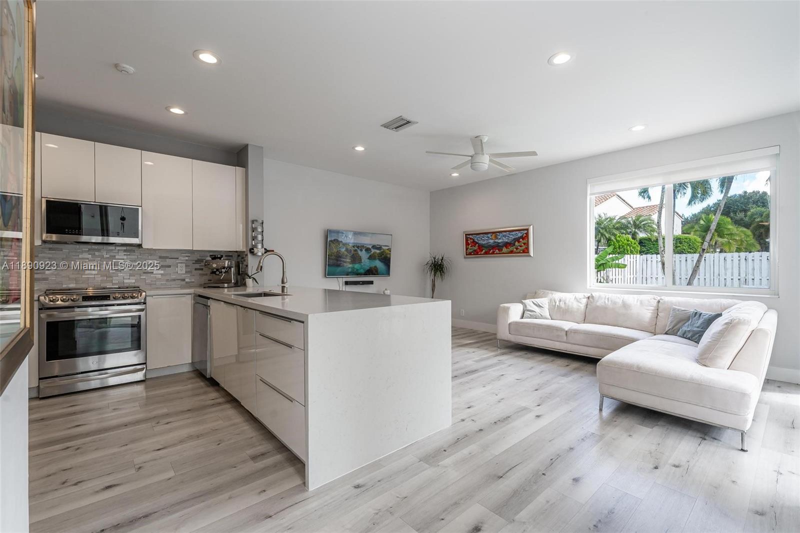 925 Briar Ridge Road Weston, FL 33327 - Photo 20 of 30 a kitchen with furniture and a large window