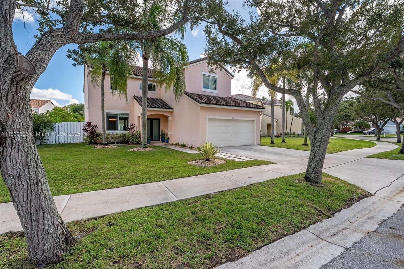 925 Briar Ridge Road Weston, FL 33327 - Photo 5 of 30 a front view of house with yard and green space