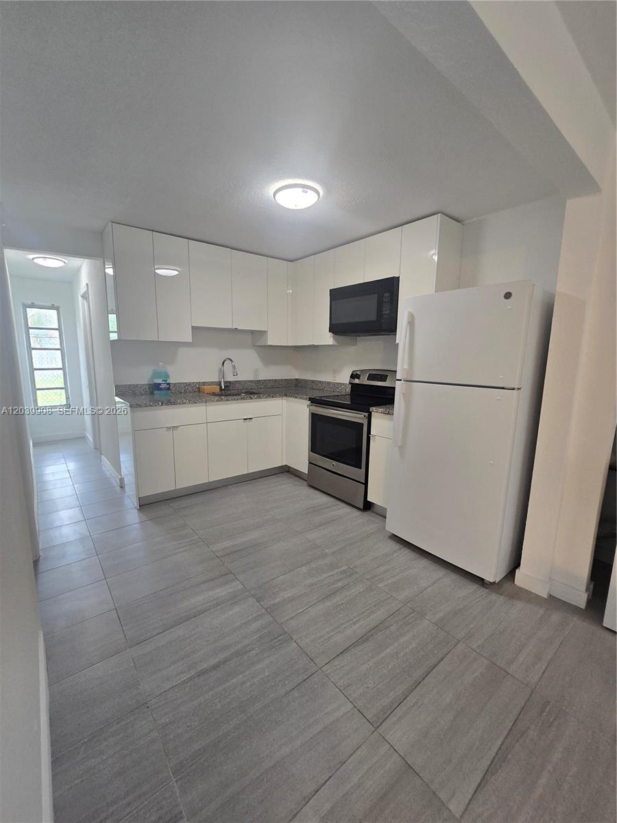 237 Southwest 13th Street, Unit 5 Dania Beach, FL 33004 - Photo 2 of 7