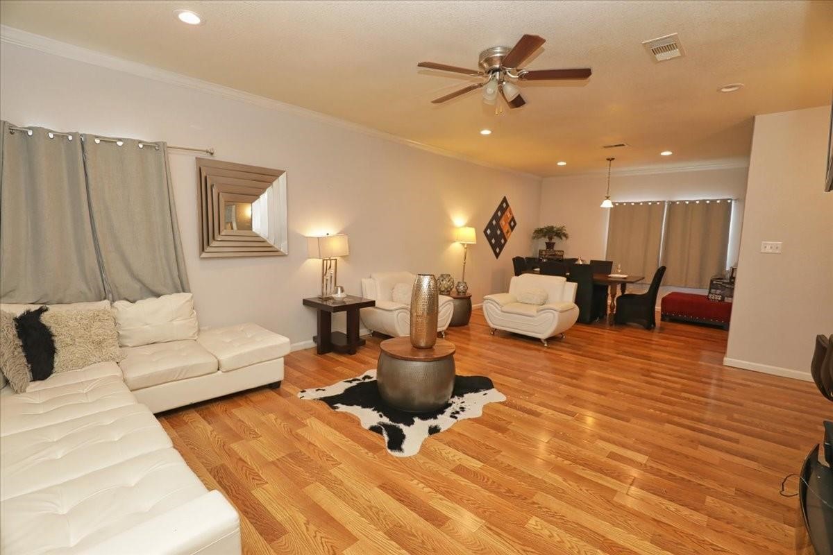 13121 Vickery Street, Unit 5 Houston, TX 77039 - Photo 4 of 40 a living room with furniture