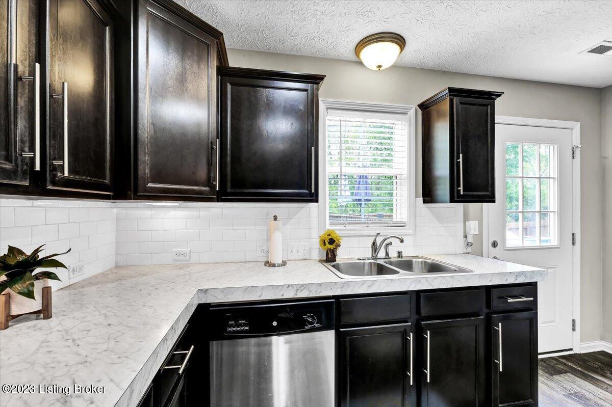 7814 Westbrook Road Louisville, KY 40258 - Photo 18 of 43 18-7814 Westbrook Rd-117