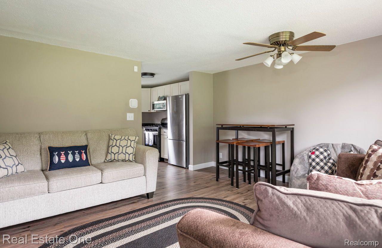 10541 Riverside Drive Honor, MI 49640 - Photo 9 of 36 Gallery Image 9