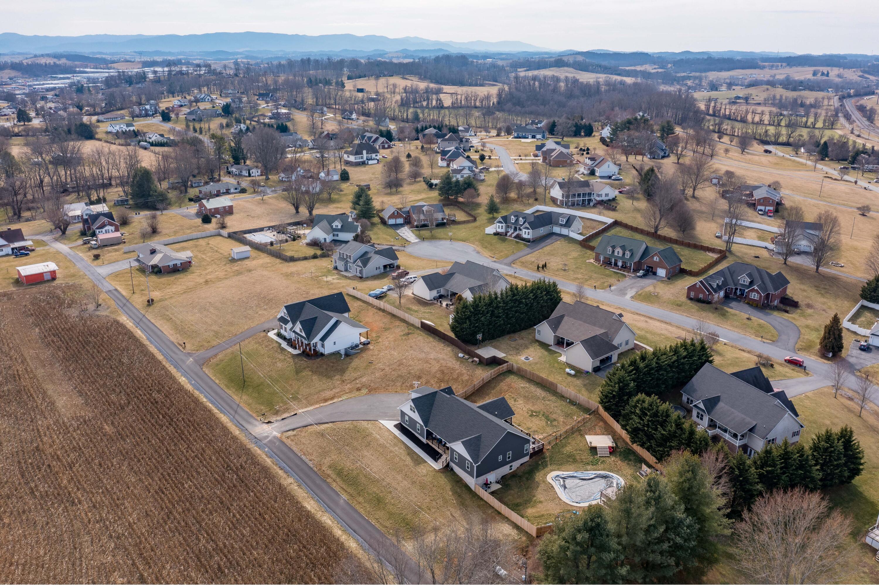 222 Spanish Oak Lane Glade Spring, VA 24340 - Photo 11 of 114 222 Spanish Oak Ln (9 of 113)