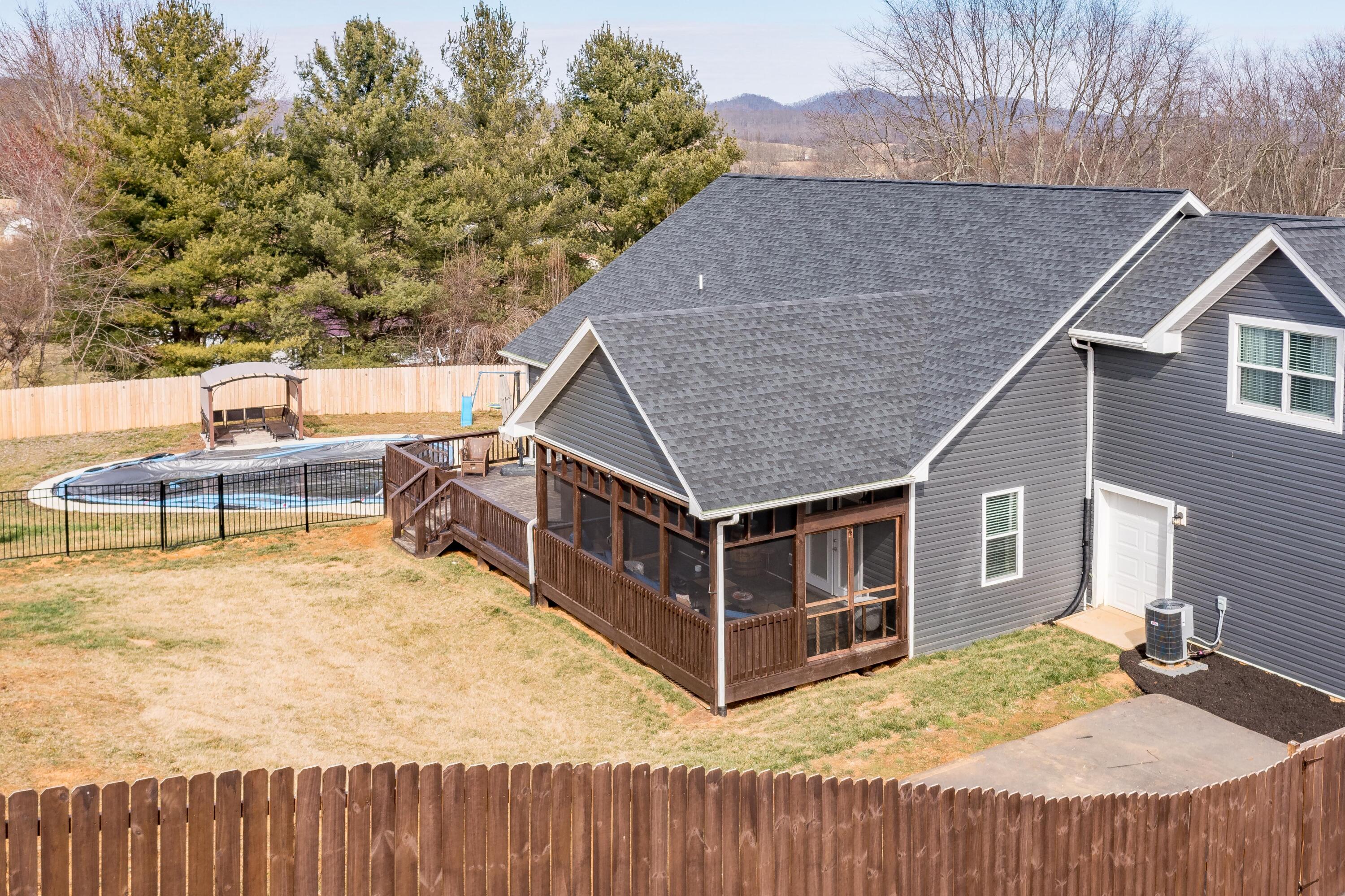 222 Spanish Oak Lane Glade Spring, VA 24340 - Photo 23 of 114 222 Spanish Oak Ln (22 of 113)