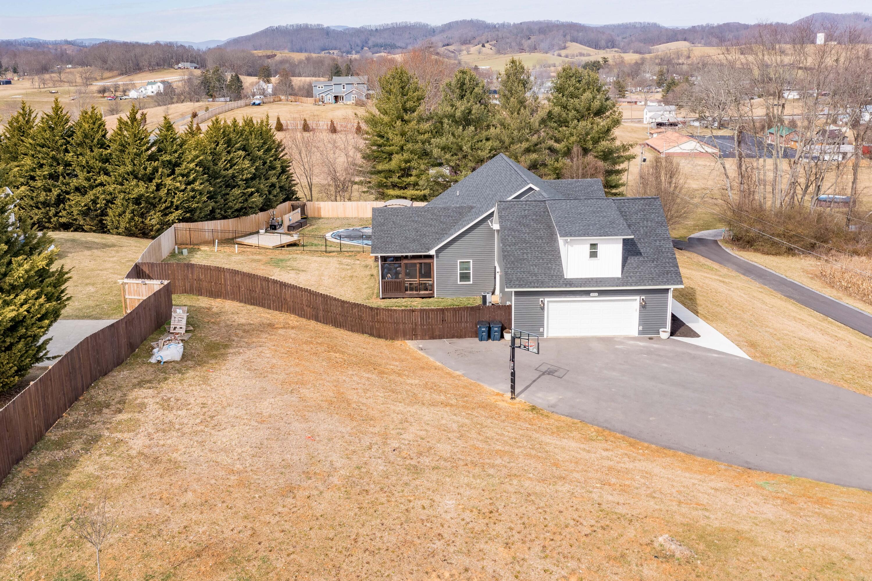 222 Spanish Oak Lane Glade Spring, VA 24340 - Photo 24 of 114 222 Spanish Oak Ln (23 of 113)