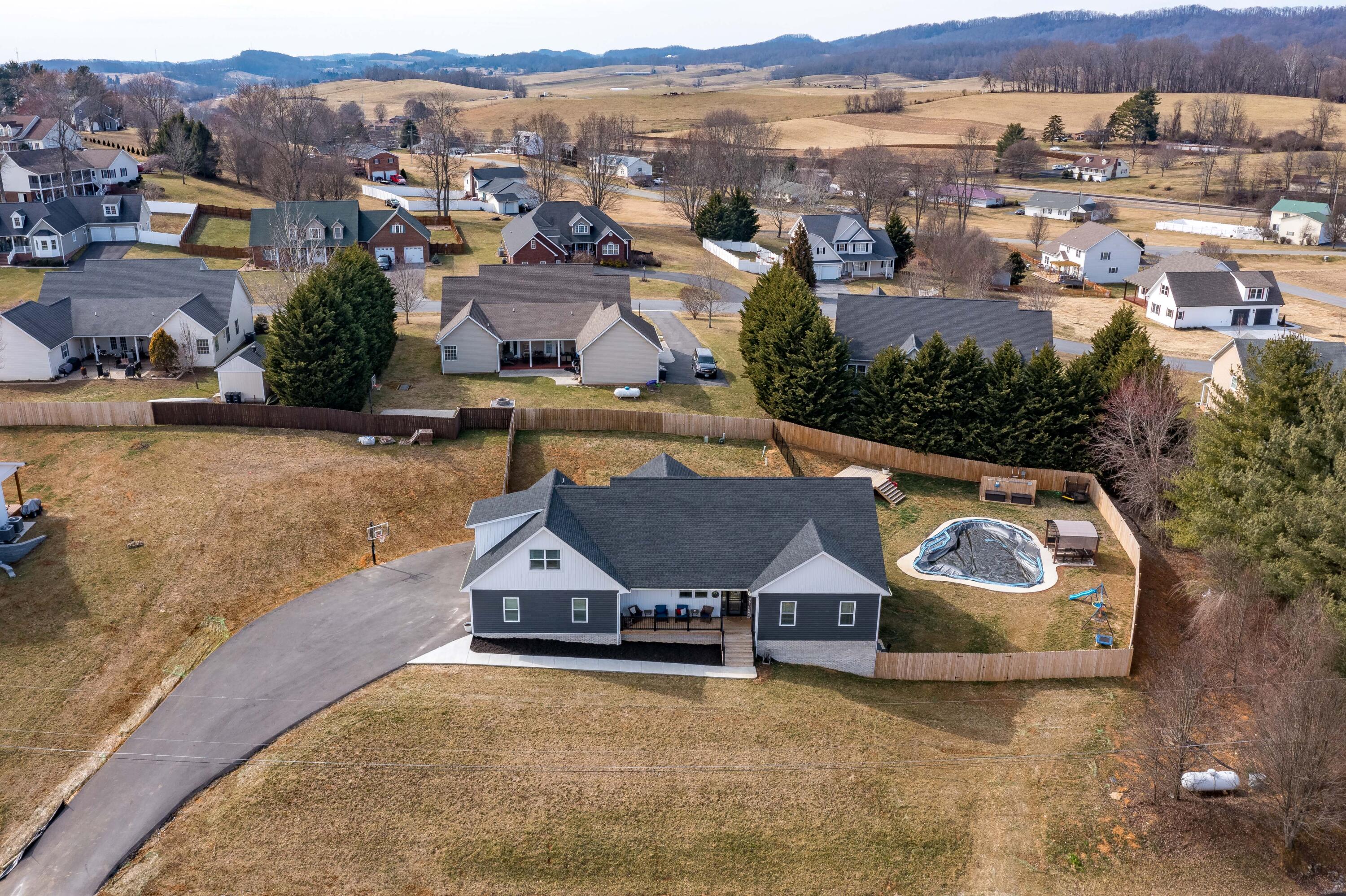 222 Spanish Oak Lane Glade Spring, VA 24340 - Photo 3 of 114 222 Spanish Oak Ln (1 of 113)