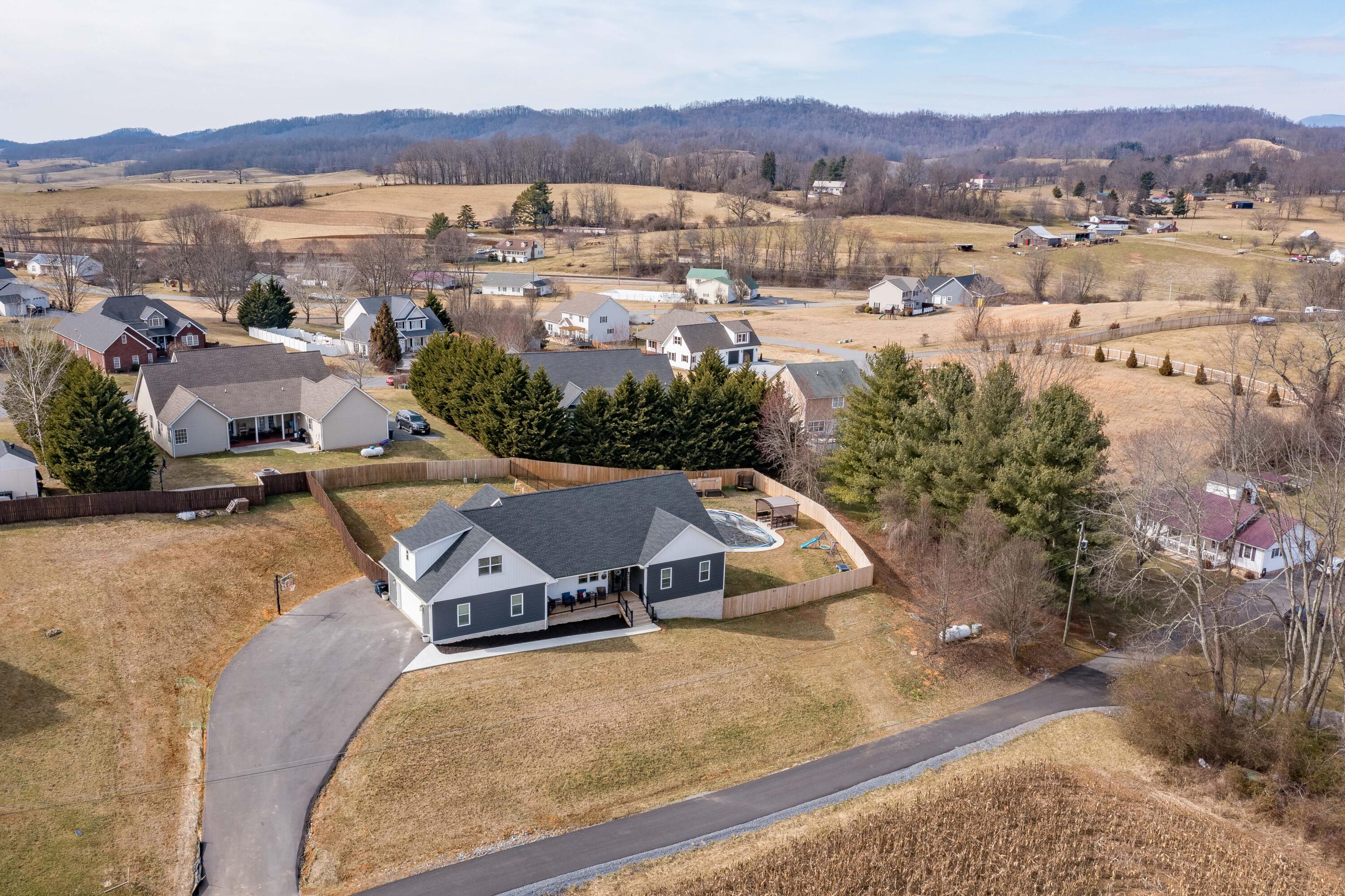 222 Spanish Oak Lane Glade Spring, VA 24340 - Photo 4 of 114 222 Spanish Oak Ln (2 of 113)