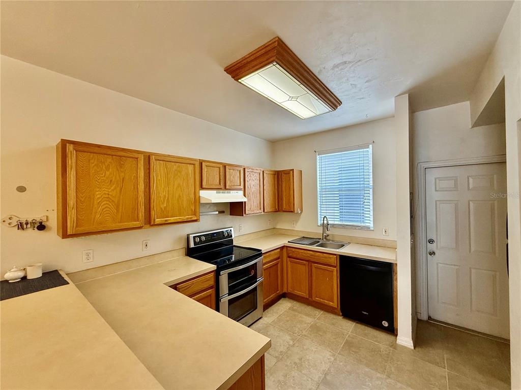 3901 Southwest 20th Avenue, Unit 107 Gainesville, FL 32607 - Photo 5 of 20 Gallery Image 5