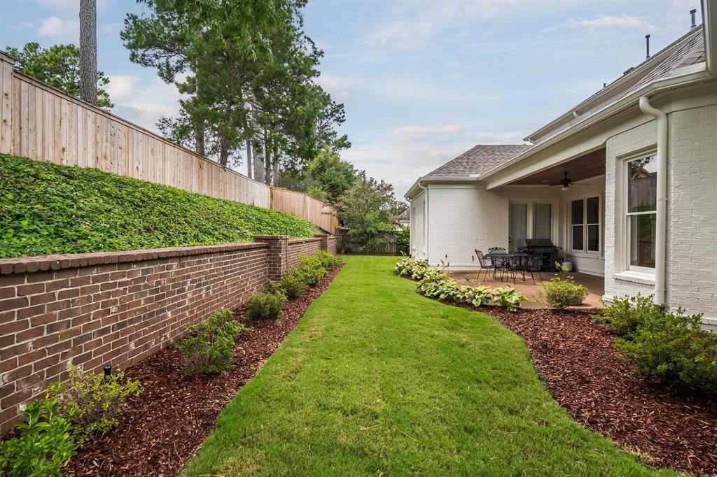 1185 Braystone Trail Collierville, TN 38017 - Photo 32 of 39 a view of a backyard with garden