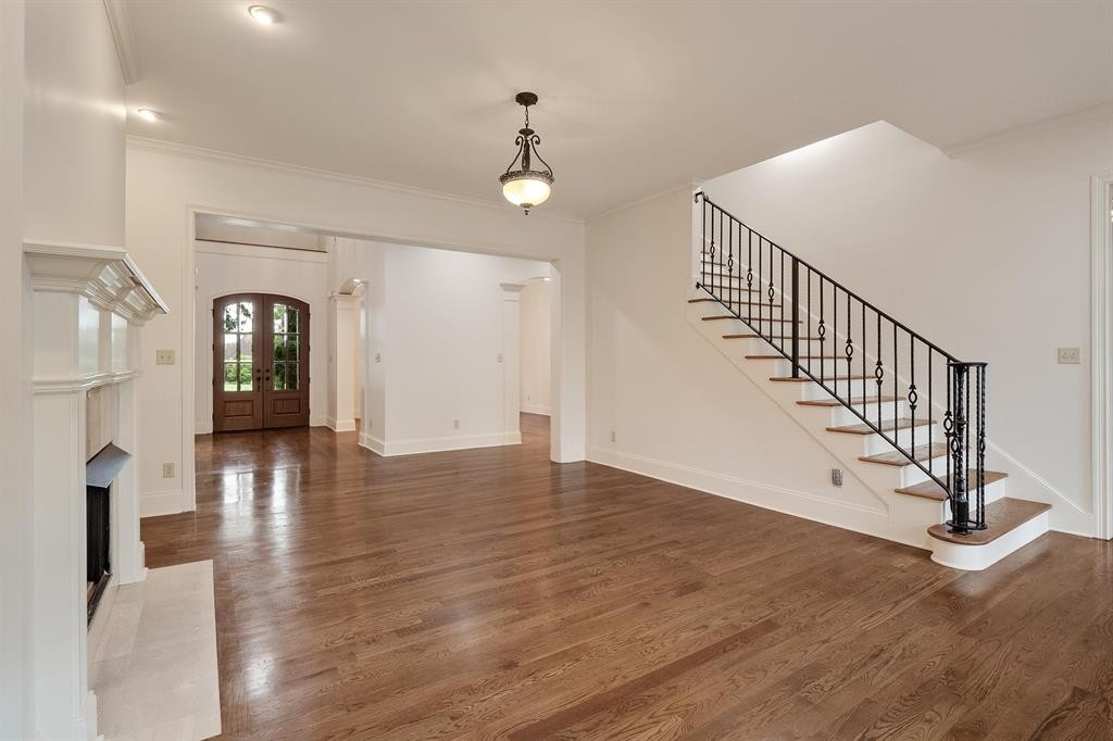 1185 Braystone Trail Collierville, TN 38017 - Photo 10 of 39 a view of an entryway with wooden floor