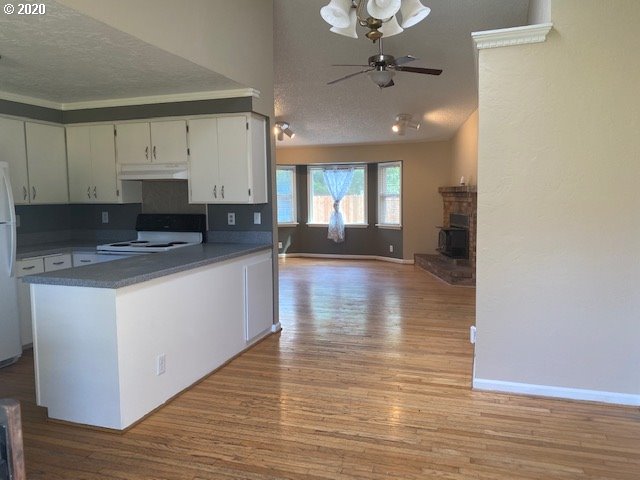 5494 A Street Springfield, OR 97478 - Photo 4 of 31 Gallery Image 4
