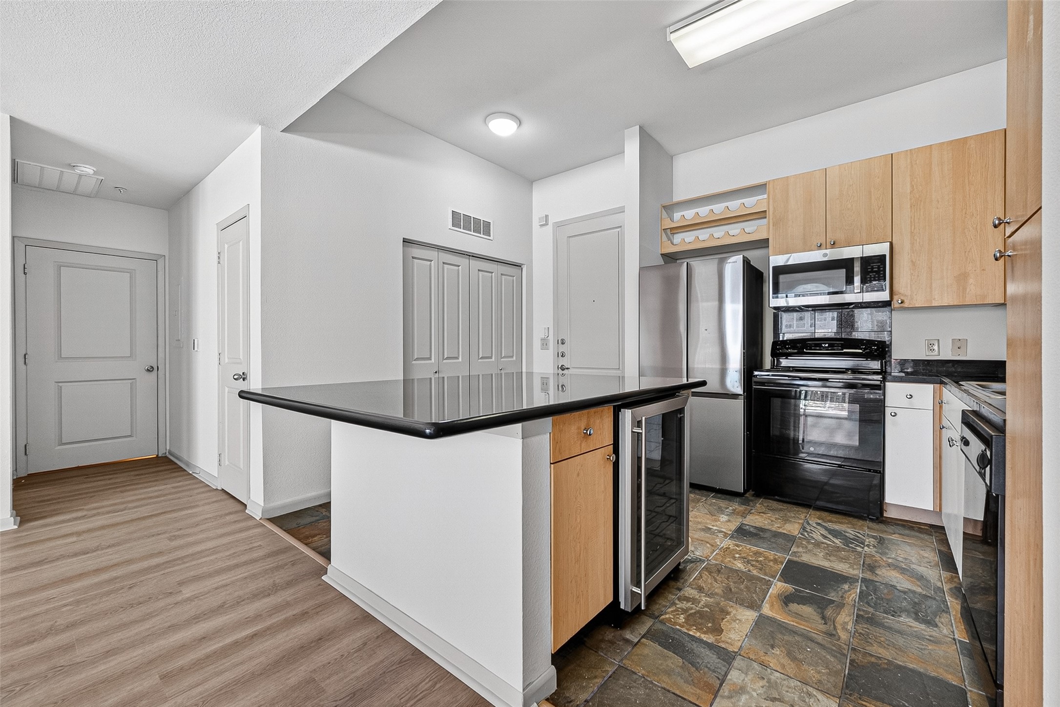 3505 Sage Road, Unit 115 Houston, TX 77056 - Photo 6 of 30 Gallery Image 6
